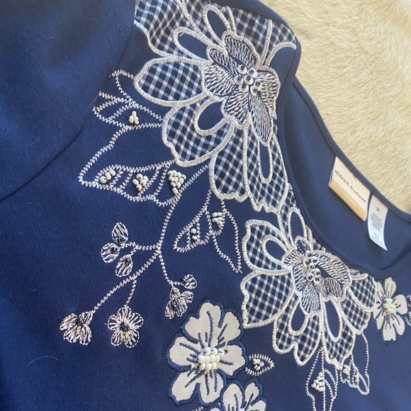 Alfred Dunner navy blue top featuring prominent white floral embroidery - Picture 10 of 10